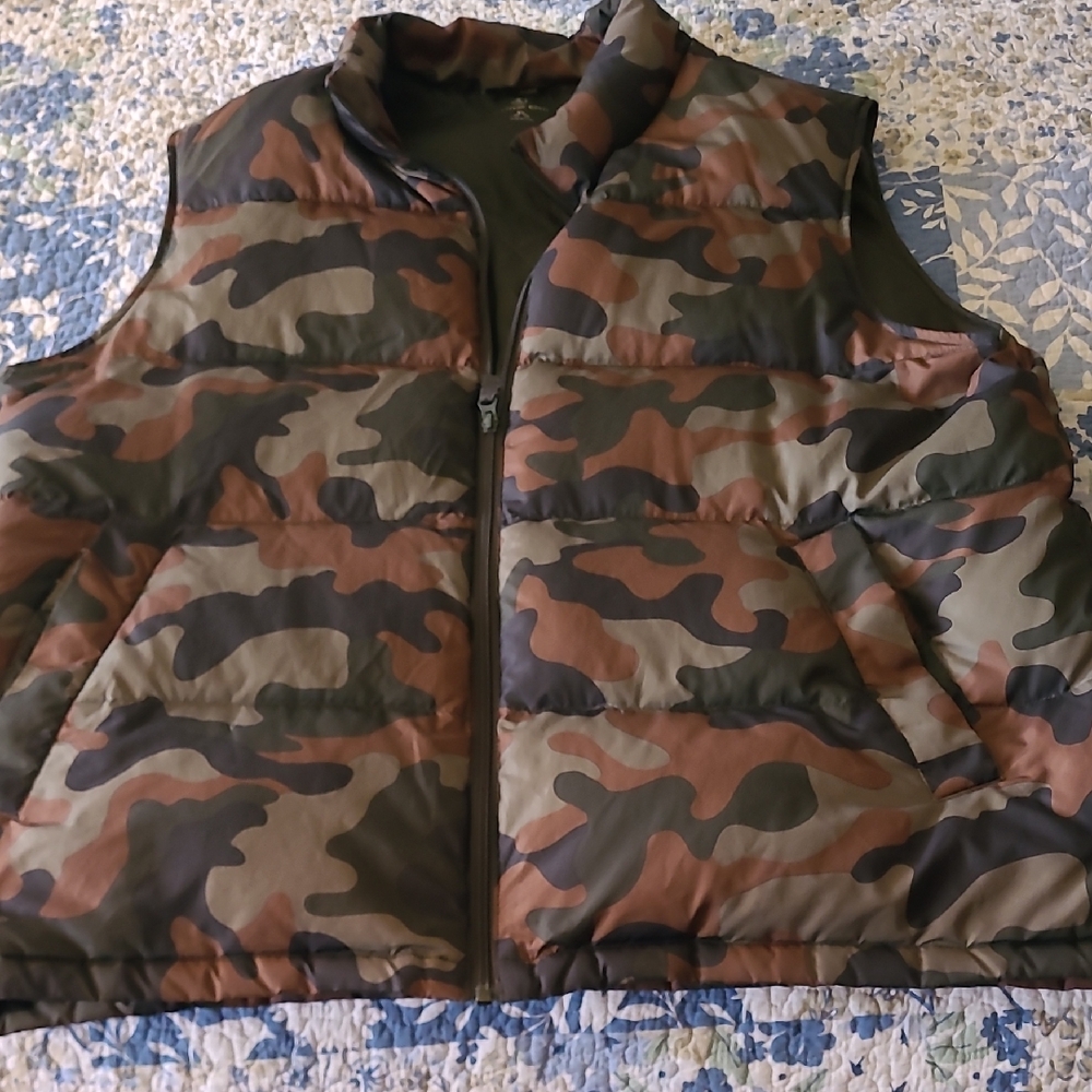 Lands' End Men's Camo Puffer Vest